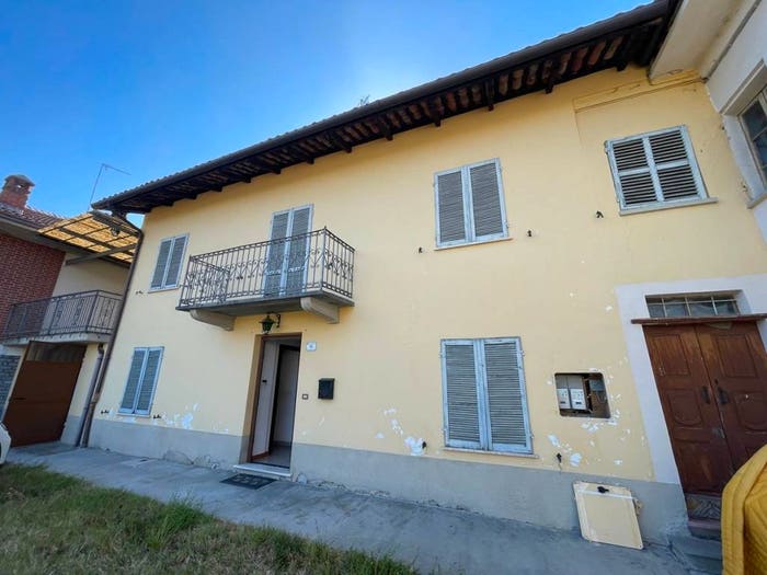Casa con 6 locali in vendita in Strada San Lazzaro, Castiglione Tinella