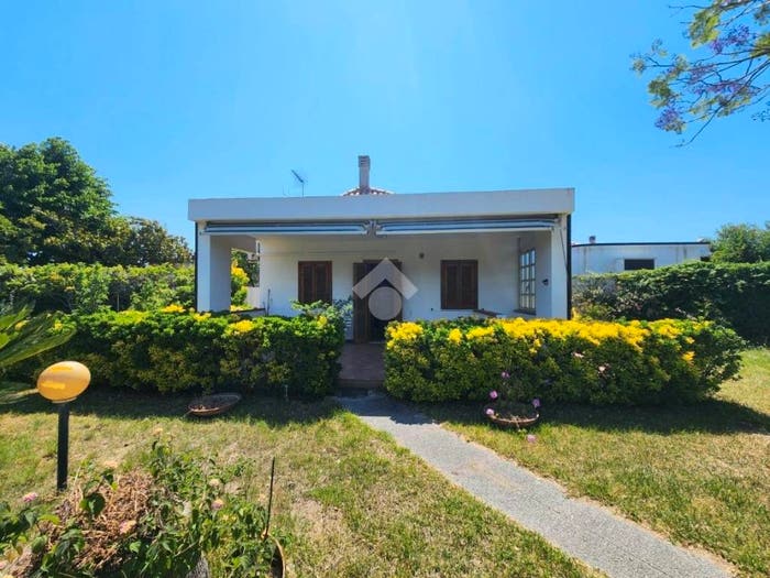 Casa quadrilocale in vendita in Località Baia dei Canonici, Villaggio Le Roccelle, Borgia