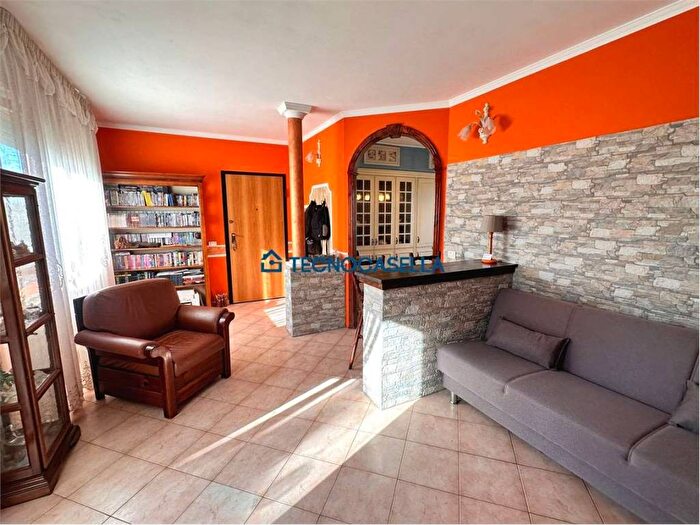 Appartamento trilocale in vendita in via Vittorio Veneto, Centro, Arluno