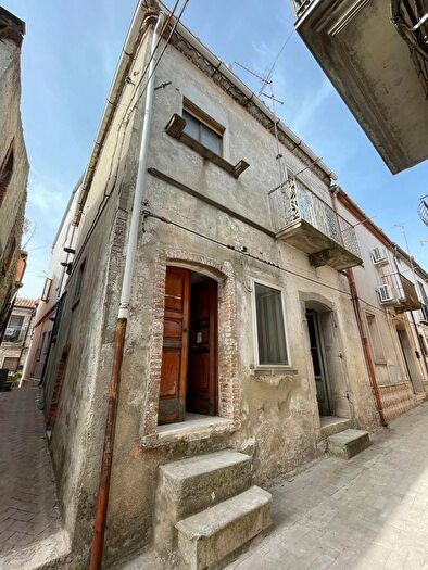 Casa con 5 locali in vendita in Via Limone, Monteleone Di Puglia