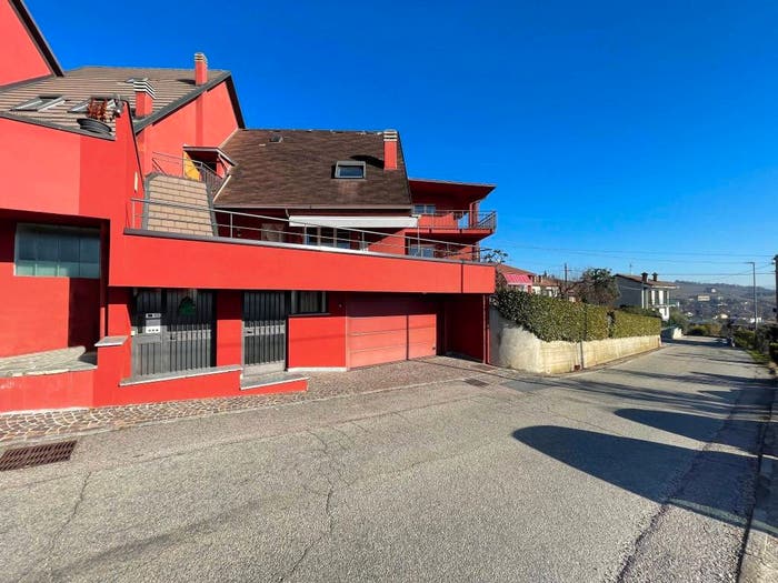 Casa con 6 locali in vendita in Via Mezzamontà, Piobesi d'Alba