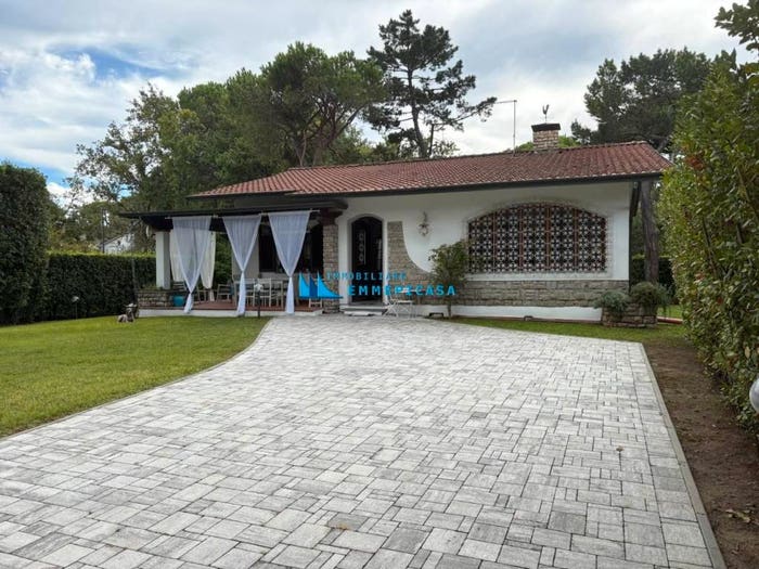 Casa con 6 locali in vendita in Via Santa Teresa, Ronchi Poveromo, Massa