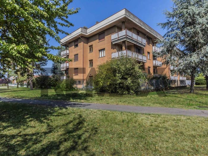 Appartamento quadrilocale in vendita in Via Giuseppe Mazzini, Pogliano Milanese
