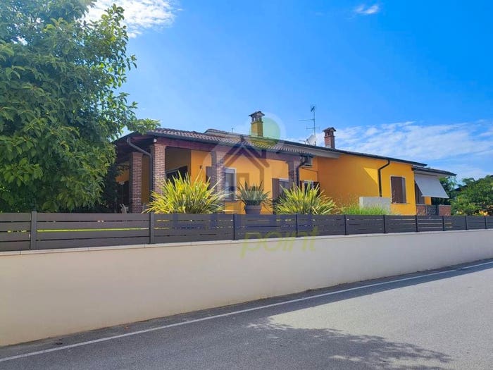 Casa con 5 locali in vendita in via ghinaglia, Centro, Vescovato