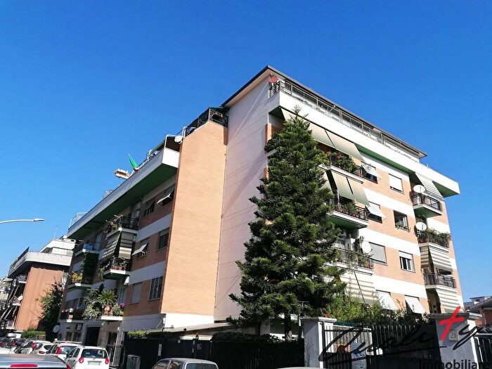 Casa trilocale in vendita in Via Alessandro Brisse, Portuense, Roma