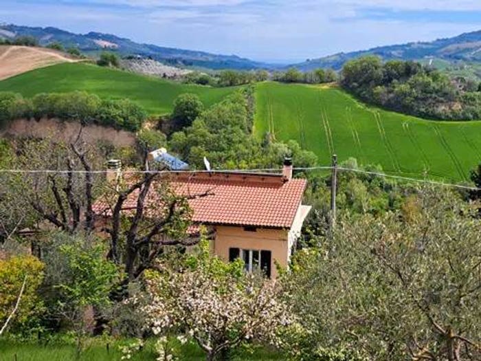 Casa con 6 locali in vendita in Via Roma No Number, Carassai