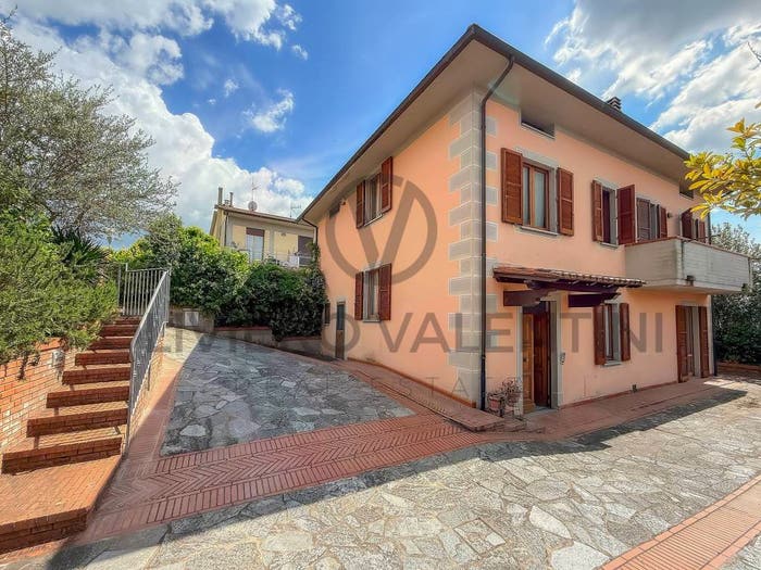 Casa con 6 locali in vendita in Località Puliciano, Puliciano, Arezzo