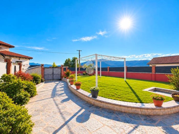 Appartamento quadrilocale in vendita in Via R Fucini, Antrosano, Avezzano