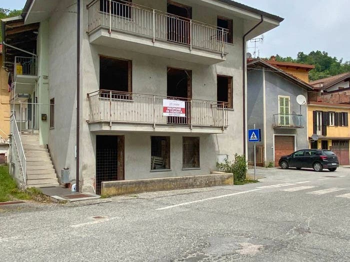 Casa quadrilocale in vendita in Via Villa, Brondello