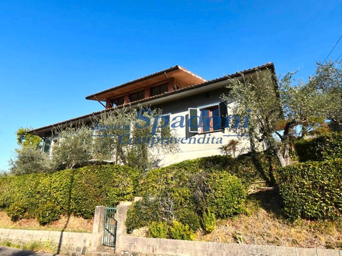 Casa con 6 locali in vendita in Via dei Colli per Uzzano, Uzzano