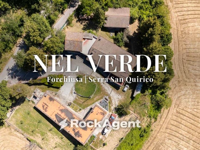 Casa con 6 locali in vendita in Via Forchiusa Est, Serra San Quirico