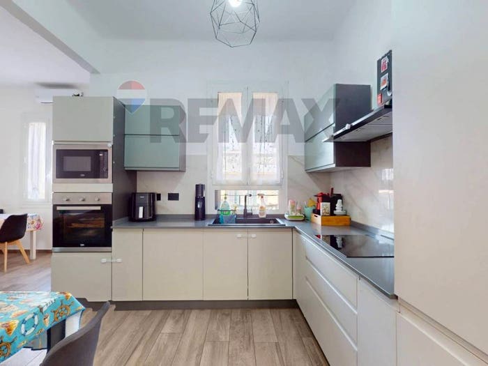 Appartamento con 6 locali in vendita in Viale Villini Rollino, Sestri Ponente, Genova
