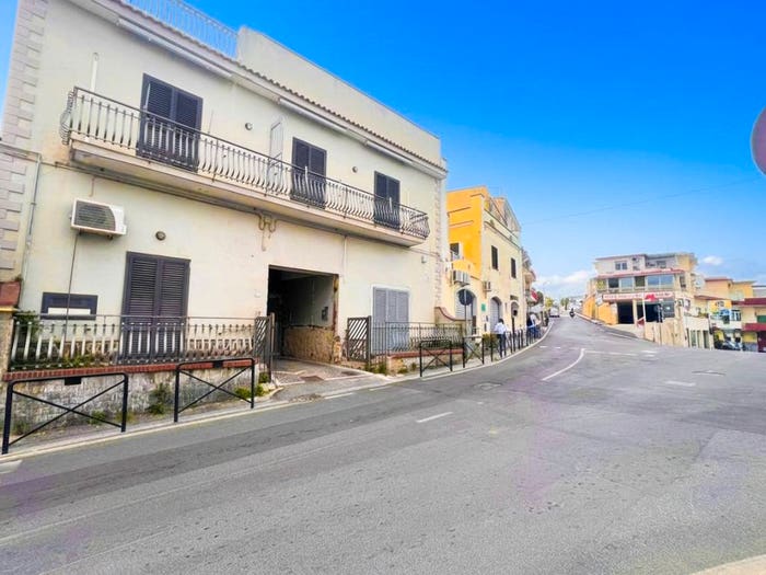 Appartamento trilocale in vendita in Corso Giuseppe Garibaldi, Monte di Procida