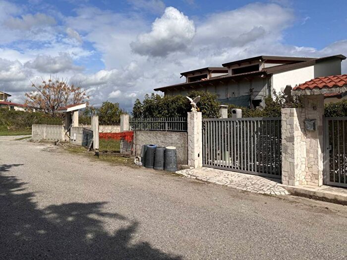 Casa con 6 locali in vendita in Via Giovanni Falcone, Borgia