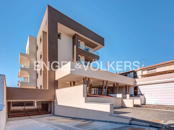 Casa con 6 locali in vendita in Via Giuliano Spazzi, Centro, Cantù