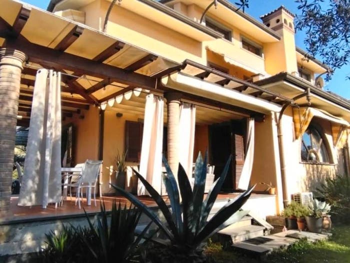 Casa con 6 locali in vendita in Marina Verde Renella, Montignoso