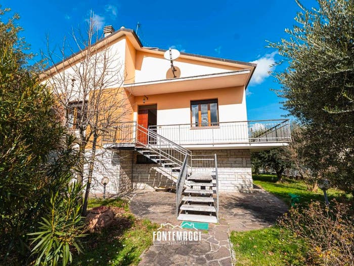 Casa con 5 locali in vendita in Via Giacomo Puccini, Centro, Pergola