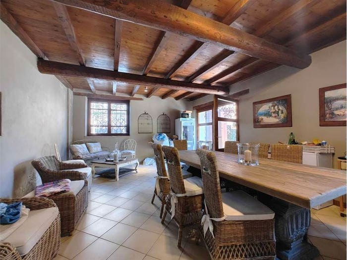 Casa con 5 locali in vendita in Gropparello