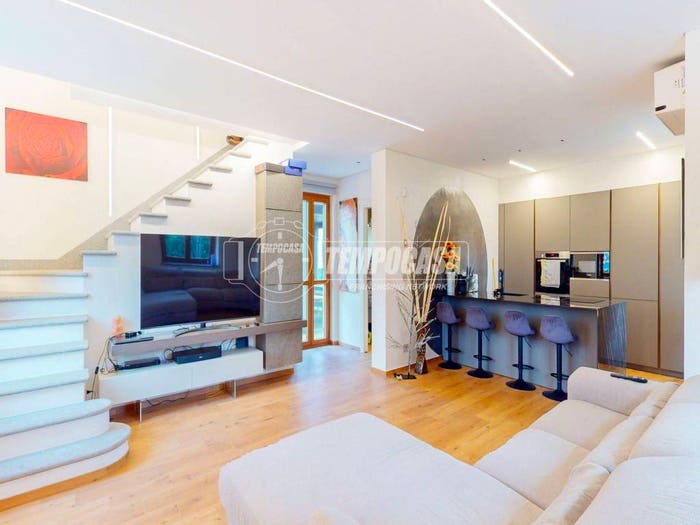 Casa con 6 locali in vendita in Via Tetti Aiassa, Centro, La Loggia