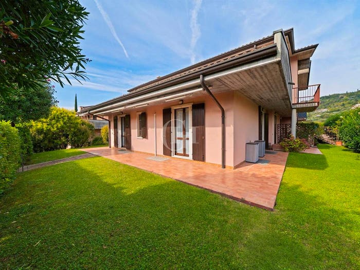 Appartamento con 5 locali in vendita in Via Monte Baldo, Garda