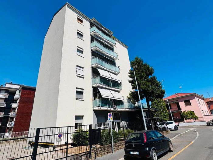 Appartamento quadrilocale in vendita in Via L B Cabella, Centro, Garbagnate Milanese