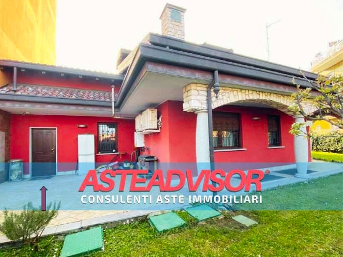 Casa con 6 locali in vendita in Via Giuseppe Garibaldi, Centro, Garbagnate Milanese