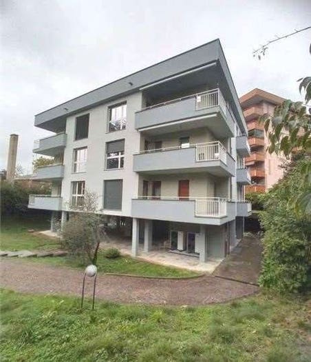 Appartamento con 6 locali in vendita in Via MOLISE, San Giuseppe, Monza