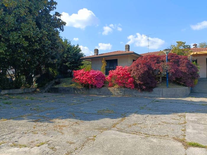 Casa con 6 locali in vendita in Via Santa Margherita, Bizzarone