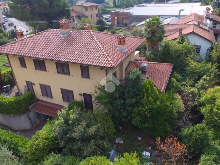 Casa quadrilocale in vendita in Via Statale D Lago di Como e D Spluga, Pagnano, Merate