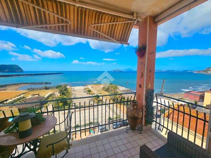 Appartamento trilocale in vendita in Via di Pozzuoli, Bagnoli, Napoli