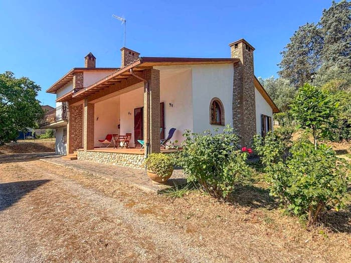 Appartamento con 6 locali in vendita in Via delle Fontane, Centro, Ficulle