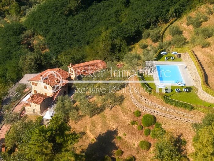 Casa con 6 locali in vendita in Via delle Mura, Centro, Pescaglia