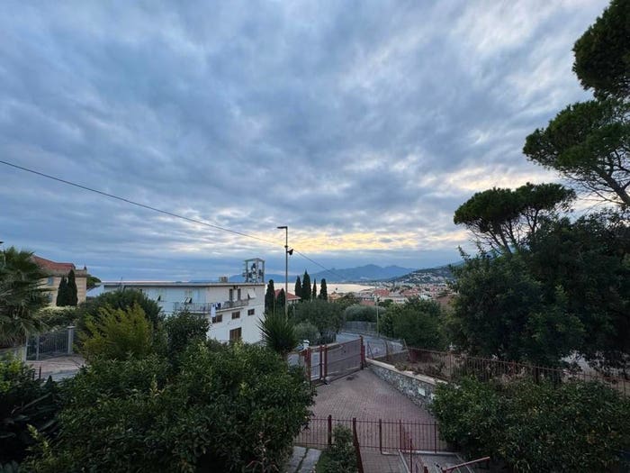 Appartamento con 6 locali in vendita in Via Trento e Trieste, Borgio, Borgio Verezzi