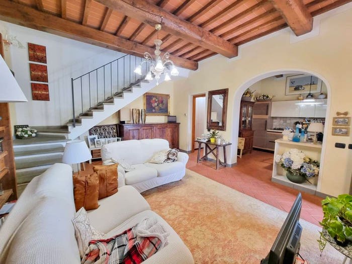 Casa con 6 locali in vendita in Montespertoli