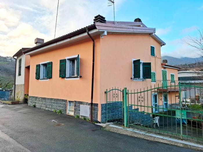 Casa bilocale in vendita in Centro, Cicagna