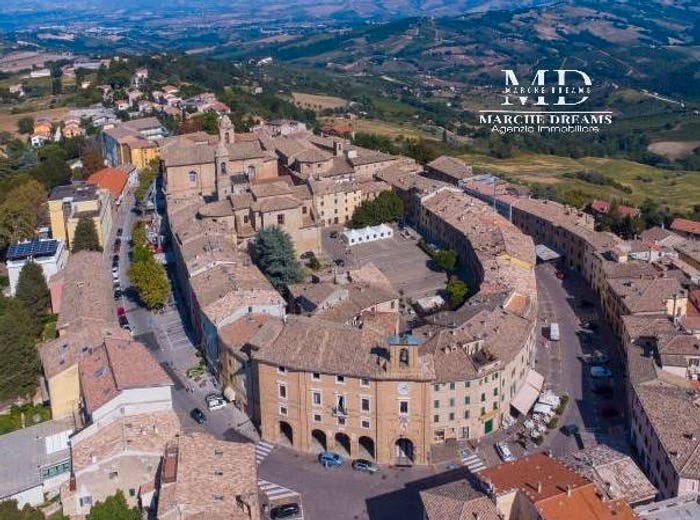Appartamento con 5 locali in vendita in Piazza Camillo Benso di Cavour, Centro, Cupramontana