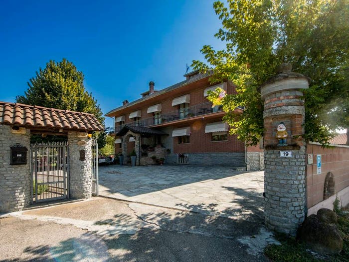 Casa con 6 locali in vendita in Via Rivella, Centro, Castagnole delle Lanze