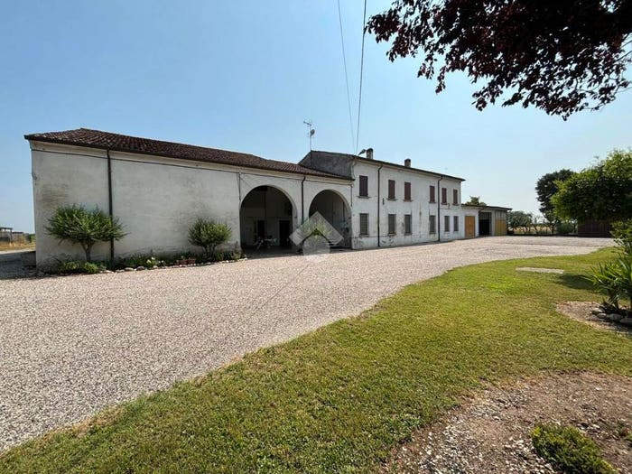Casa con 6 locali in vendita in Strada Statale Goitese, Centro, Goito
