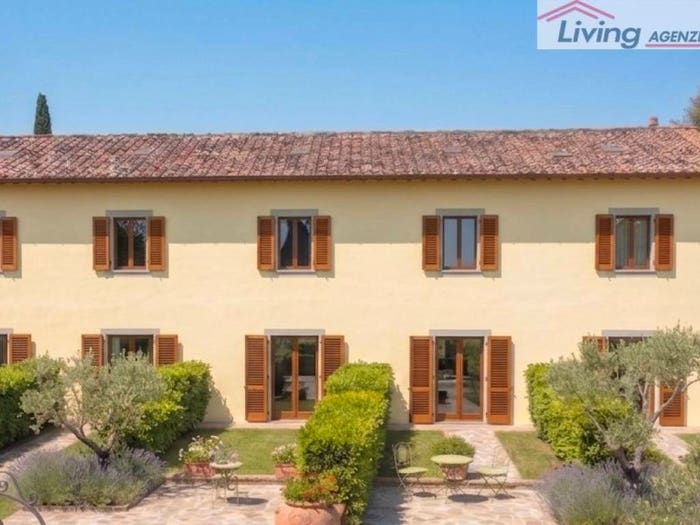 Casa con 6 locali in vendita in Asciano