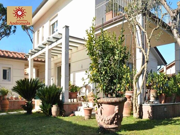 Casa con 6 locali in vendita in Via Versilia, Centro, Forte dei Marmi