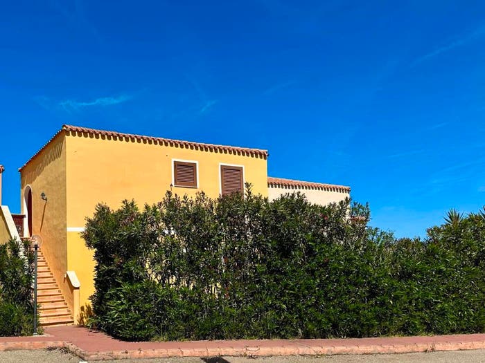 Appartamento trilocale in vendita in Via della Foce, Vignola Mare, Aglientu