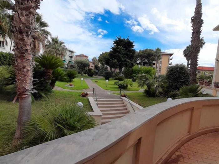 Appartamento quadrilocale in vendita in Centro, Bordighera