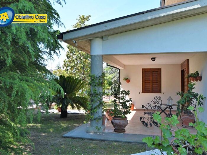 Casa con 6 locali in vendita in Via Ciccarelli Nepezzano, Nepezzano, Teramo