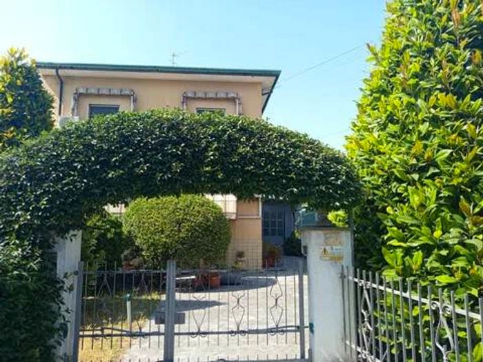 Casa con 6 locali in vendita in Urb Casa Singola Con Grande Giardino Terminetto Migliarina, Pian del Quercione Montramito, Massarosa