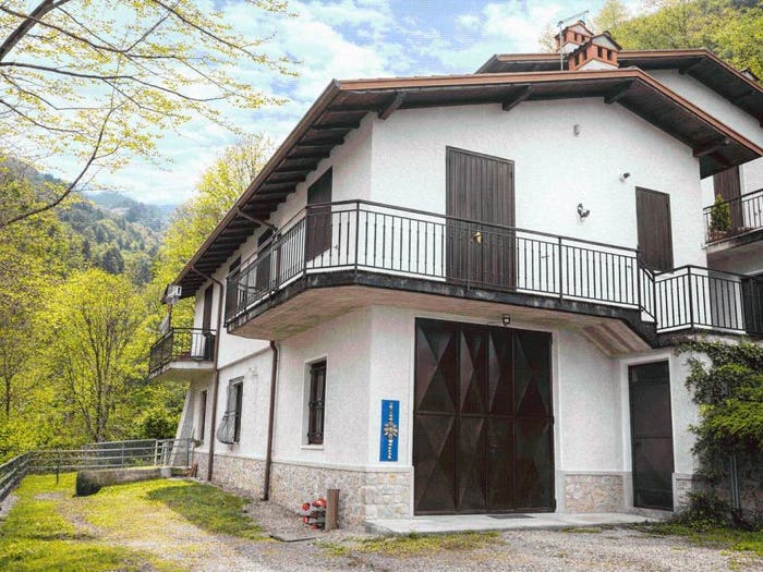 Appartamento con 6 locali in vendita in Via San Michele Arcangelo, Pezzoro, Tavernole sul Mella