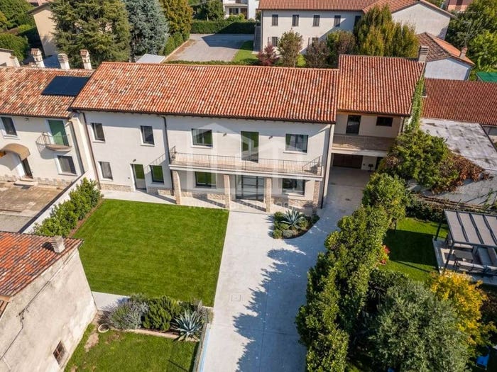 Casa con 6 locali in vendita in via Battaglia, Centro, Cavriana