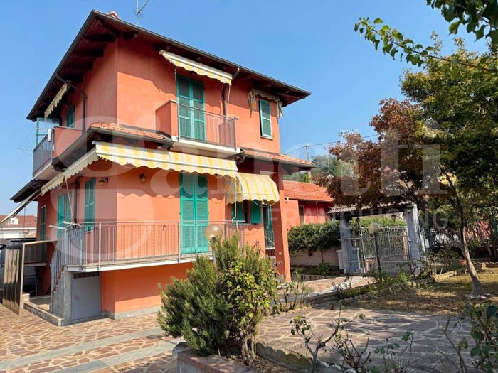 Casa con 5 locali in vendita in Via Accademia degli Innominati, Centro, Bra