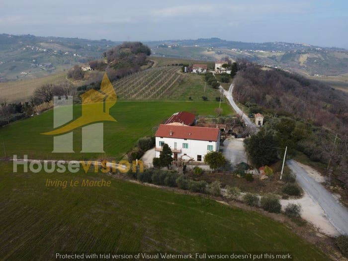 Casa con 6 locali in vendita in Staffolo