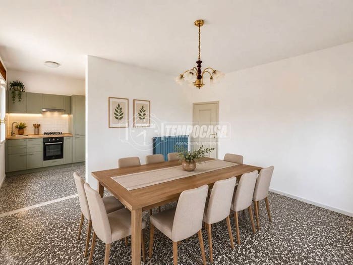 Casa quadrilocale in vendita in Via Cazzuola, Mirandola