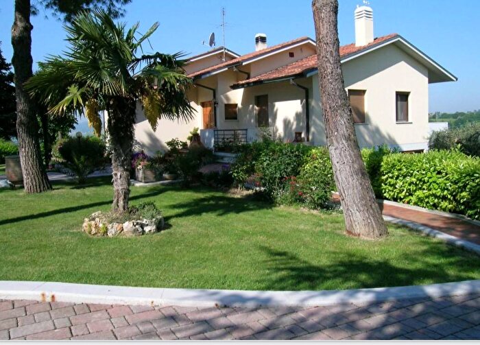 Casa con 5 locali in vendita in Candelara, Pesaro
